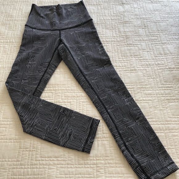 Sold! Lululemon pants. Size 2. - Picture 4 of 4